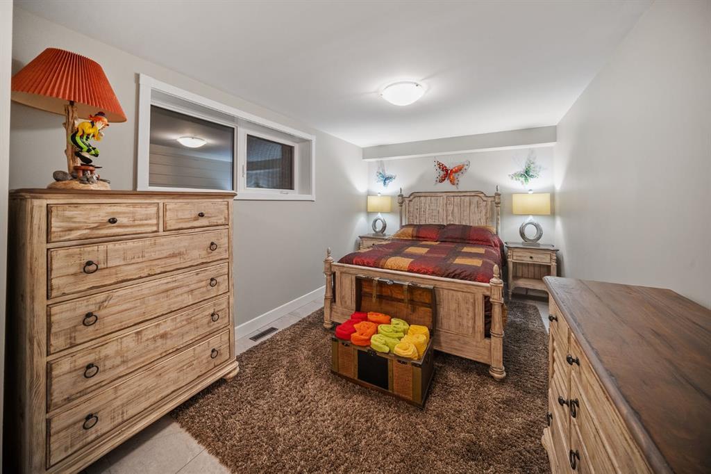 42 Woodhaven Crescent Southwest, Calgary – Residential Detached Listing Photo 40