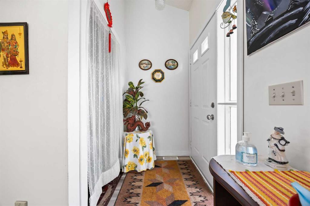 44 Taraglen Place Northeast, Calgary – Residential Detached Listing Photo 3