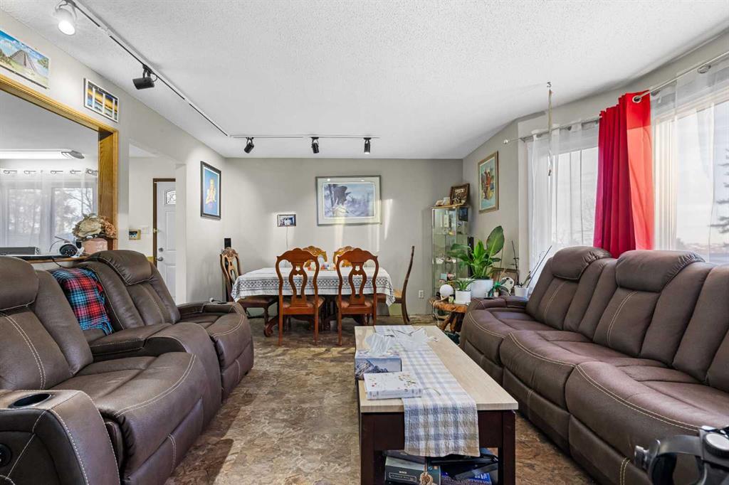 1016 Hunterdale Place Northwest, Calgary – Residential Detached Listing Photo 11