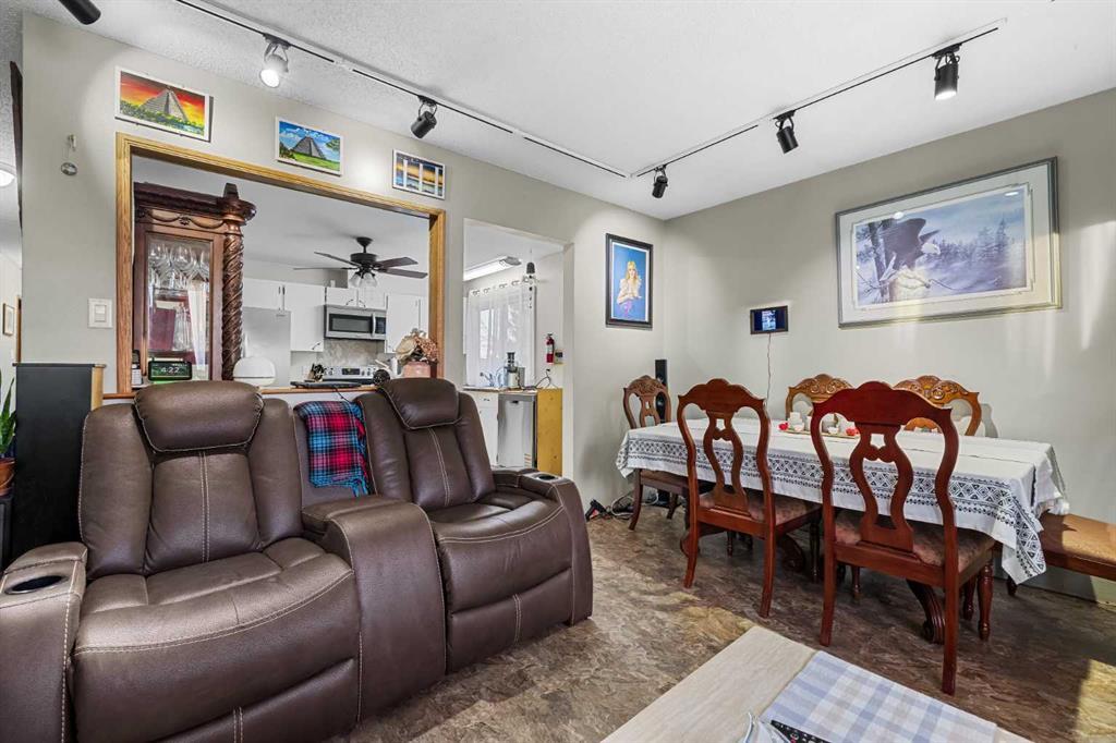 1016 Hunterdale Place Northwest, Calgary – Residential Detached Listing Photo 12