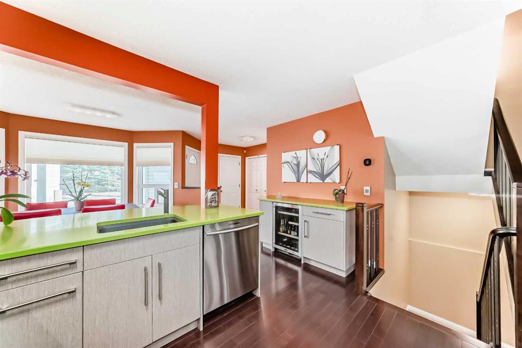 402 Citadel Heights Northwest, Calgary – Residential Row/Townhouse Listing Photo 5