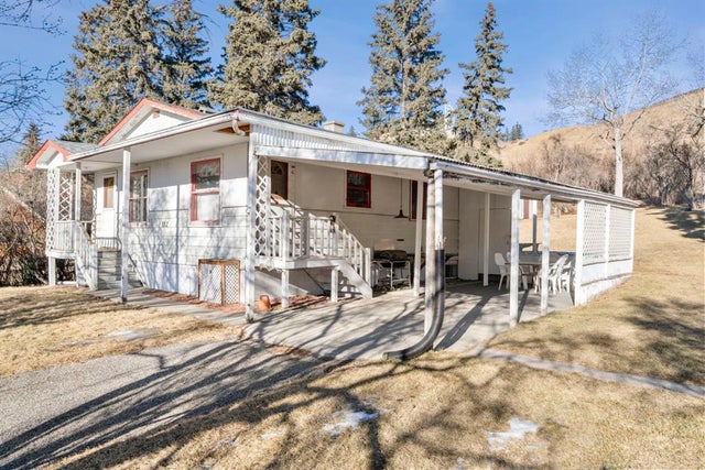 Photo for MLS®# A2280560 - home for sale at 332 Third Street W, Downtown, Cochrane Alberta