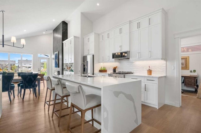 Calgary Real Estate: Residential Property for Sale in Glacier Ridge