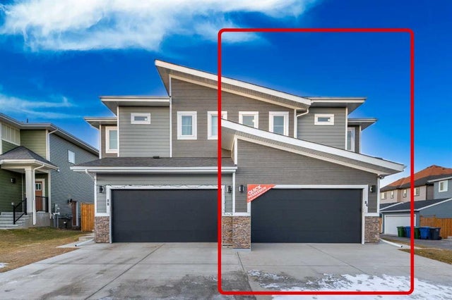 84 Waterford Manor, Chestermere