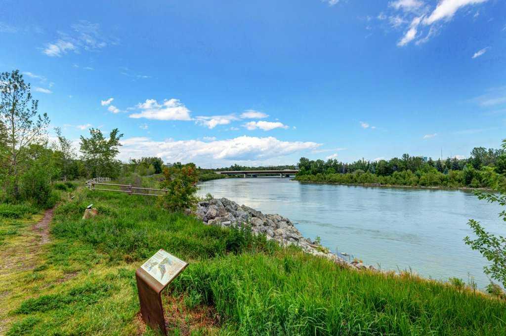 2207 8 Avenue Se, Calgary