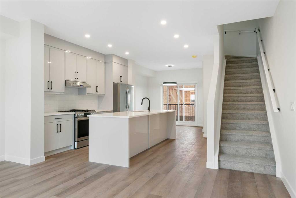 8808 48 Street Northeast, Calgary – Residential Row/Townhouse Listing Photo 3