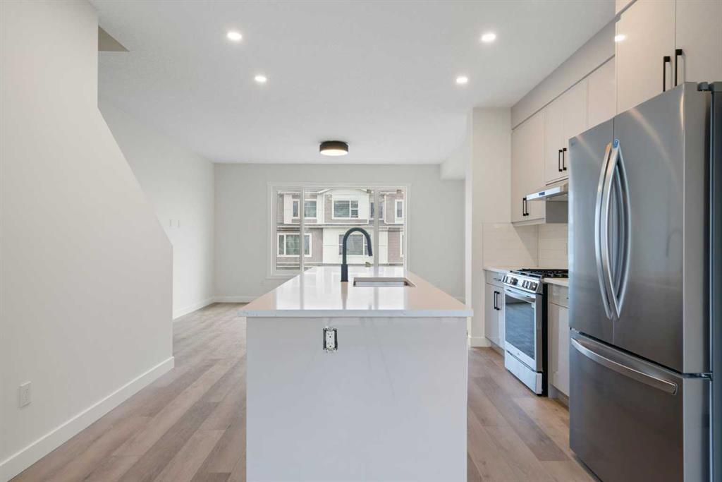 8808 48 Street Northeast, Calgary – Residential Row/Townhouse Listing Photo 4