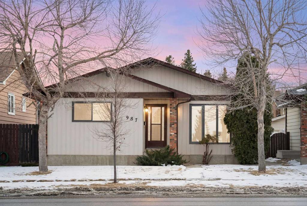 987 Berkley Drive Nw, Calgary