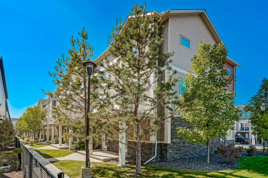 108 Redstone View Northeast, Calgary – Residential Row/Townhouse Listing Photo 2