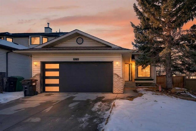 328 Douglas Ridge Close Se, Calgary