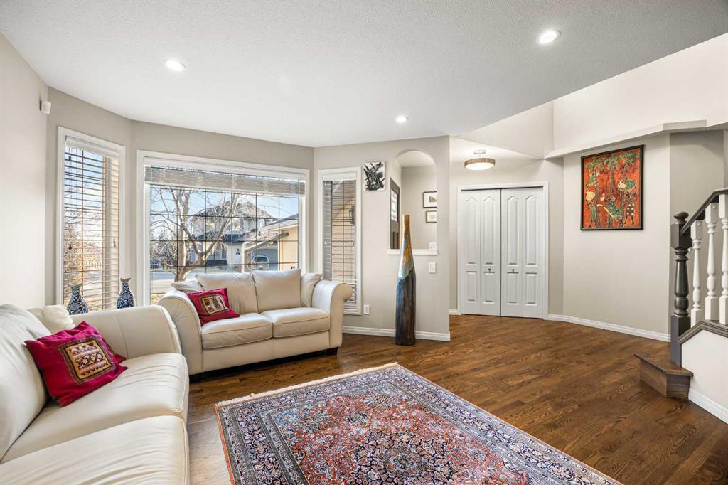 34 Edgeridge Mews Northwest, Calgary – Residential Detached Listing Photo 2