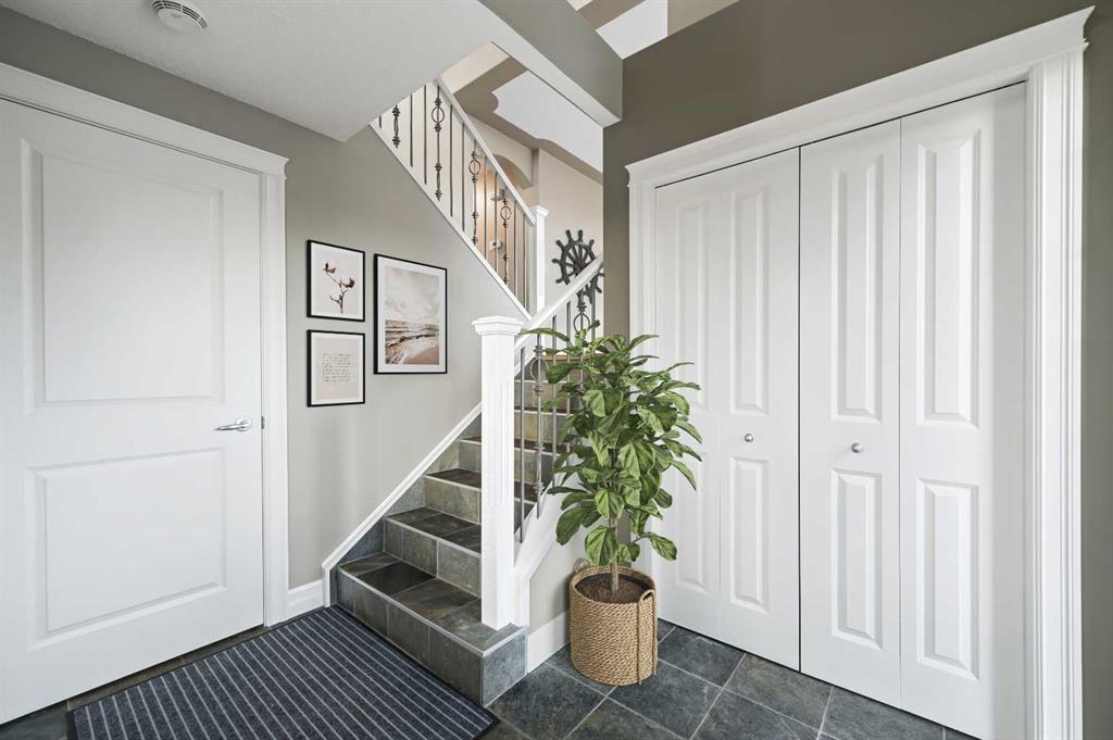 5619 Coach Hill Road Southwest, Calgary – Residential Detached Listing Photo 8