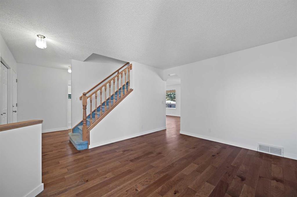 182 Coventry Close Northeast, Calgary – Residential Detached Listing Photo 5