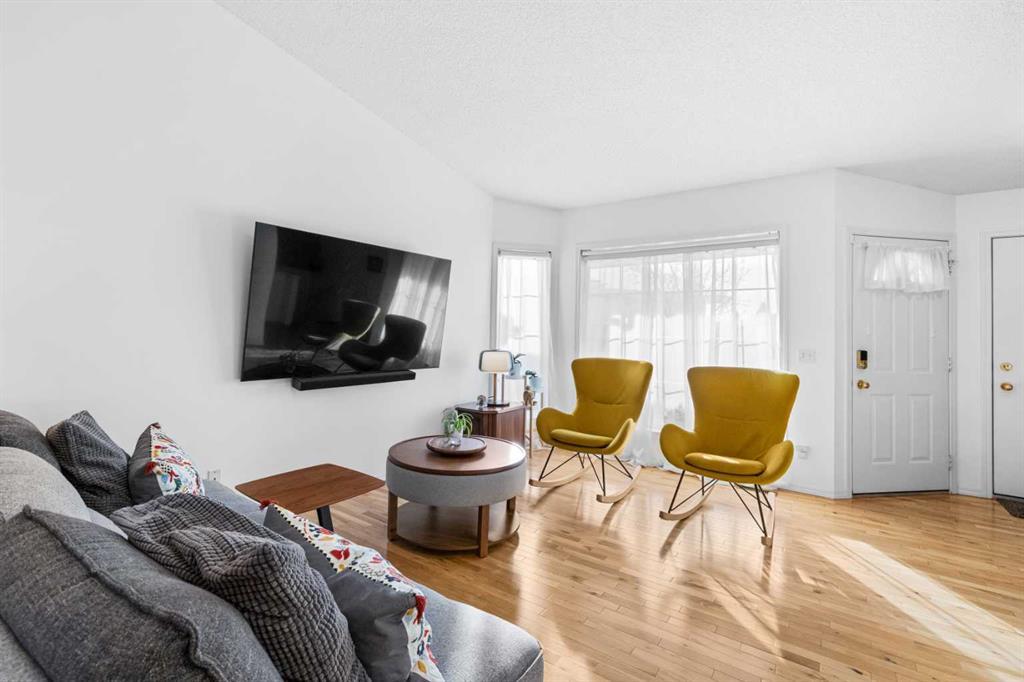 343 Harvest Lake Green Northeast, Calgary – Residential Semi Detached Listing Photo 2