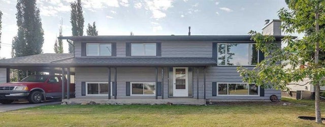 5607 48 Avenue, Lacombe