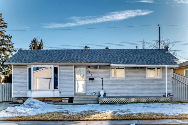 2205 80 Avenue Se, Calgary