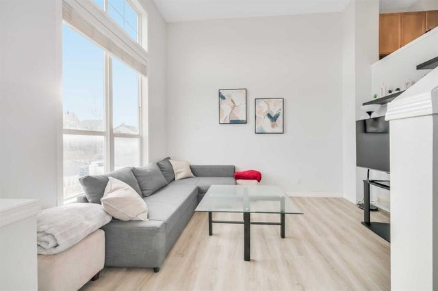 997 New Brighton Gardens Se, Calgary