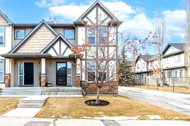 Home for Sale Located at 112 Everridge Common Southwest, Calgary, Alberta