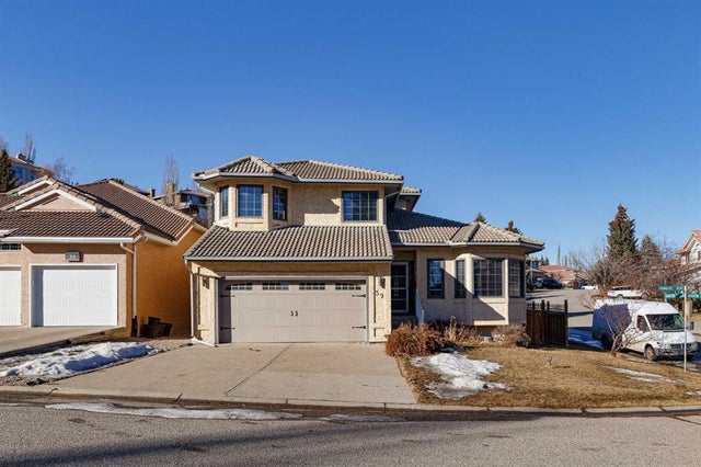Home for Sale Located at 39 Signature Mews Southwest, Calgary, Alberta