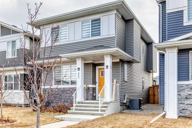896 West Lakeview Drive, Chestermere