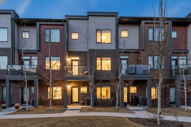 247 Greenbriar Common Nw, Calgary