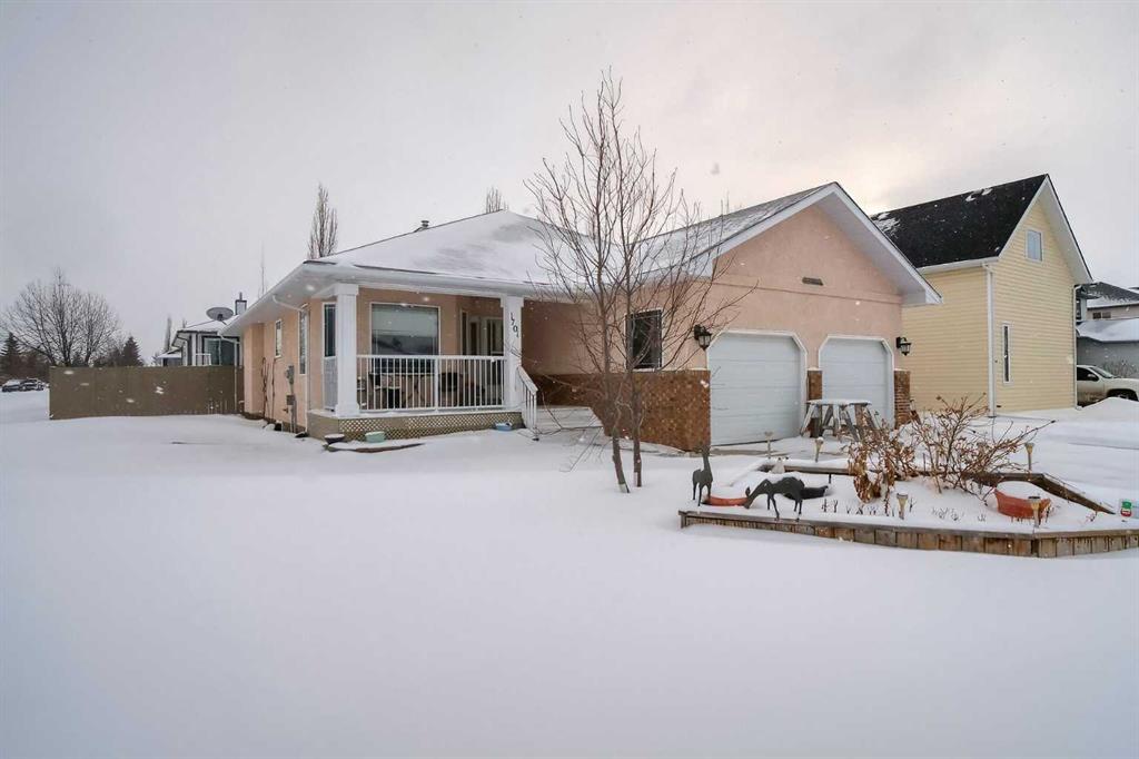 1701 Mossip Avenue, Crossfield