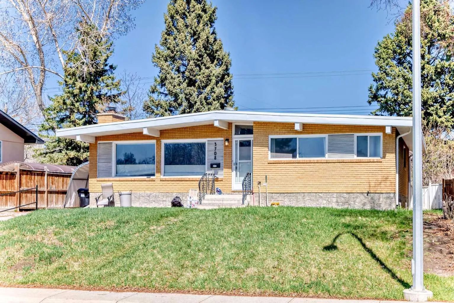 Xxxx Benton Drive Nw Calgary Alberta T2L 1W8 Brentwood Details