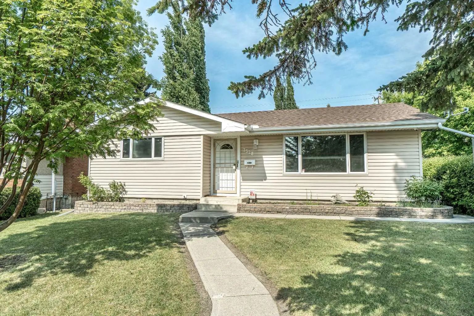 Xxxx Barr Road Nw Calgary Alberta T2L 1M8 Brentwood Details