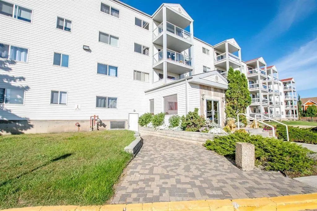 Xxx, Xxxx Xx Avenue  Grande Prairie Alberta T8V6Z7 Highland Park Details