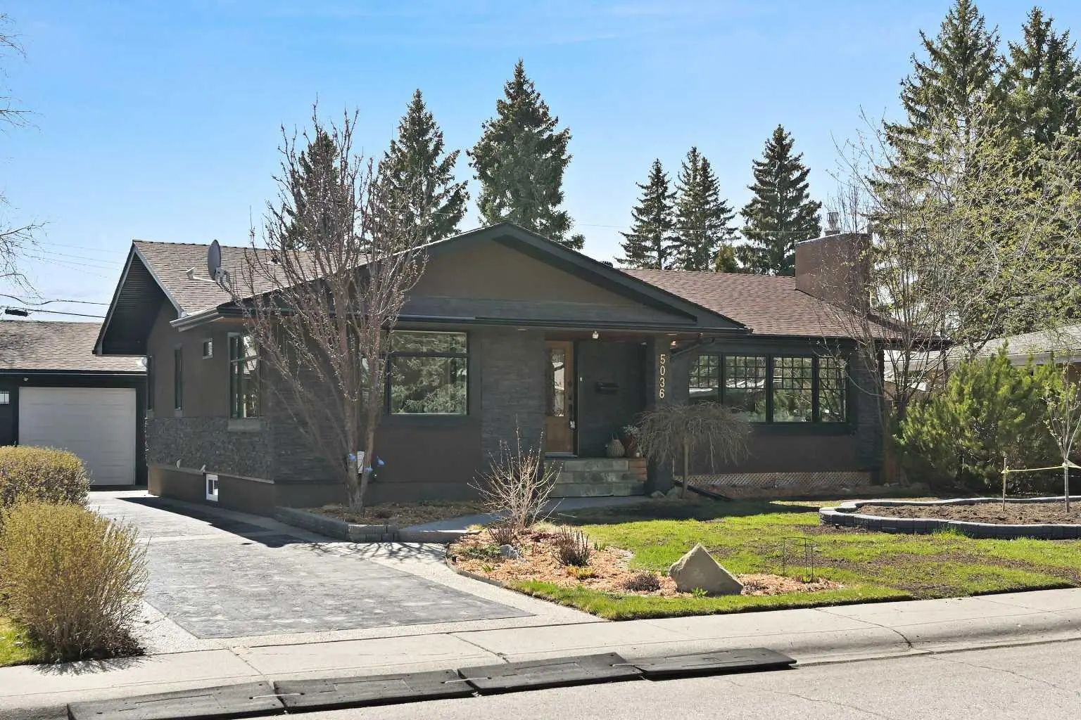 Xxxx Batchelor Crescent Nw Calgary Alberta T2L 1S9 Brentwood Details