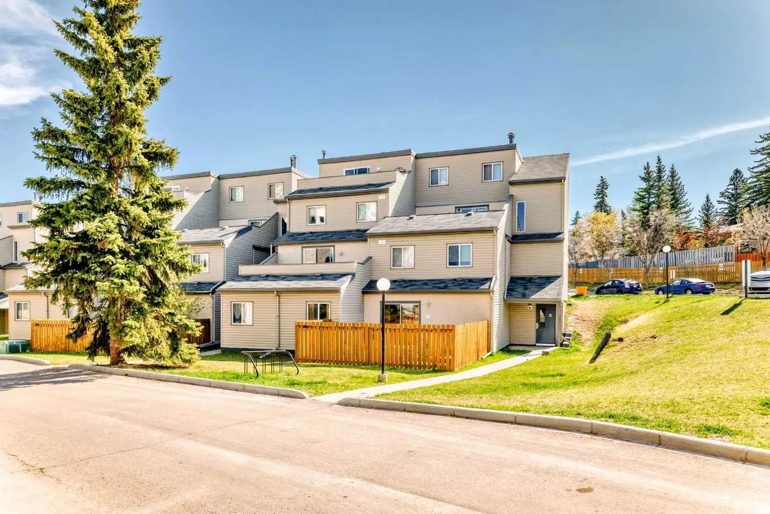 Xxx, Xxxx Xx Street Nw Calgary Alberta T2N 4M1 St Andrews Heights Details