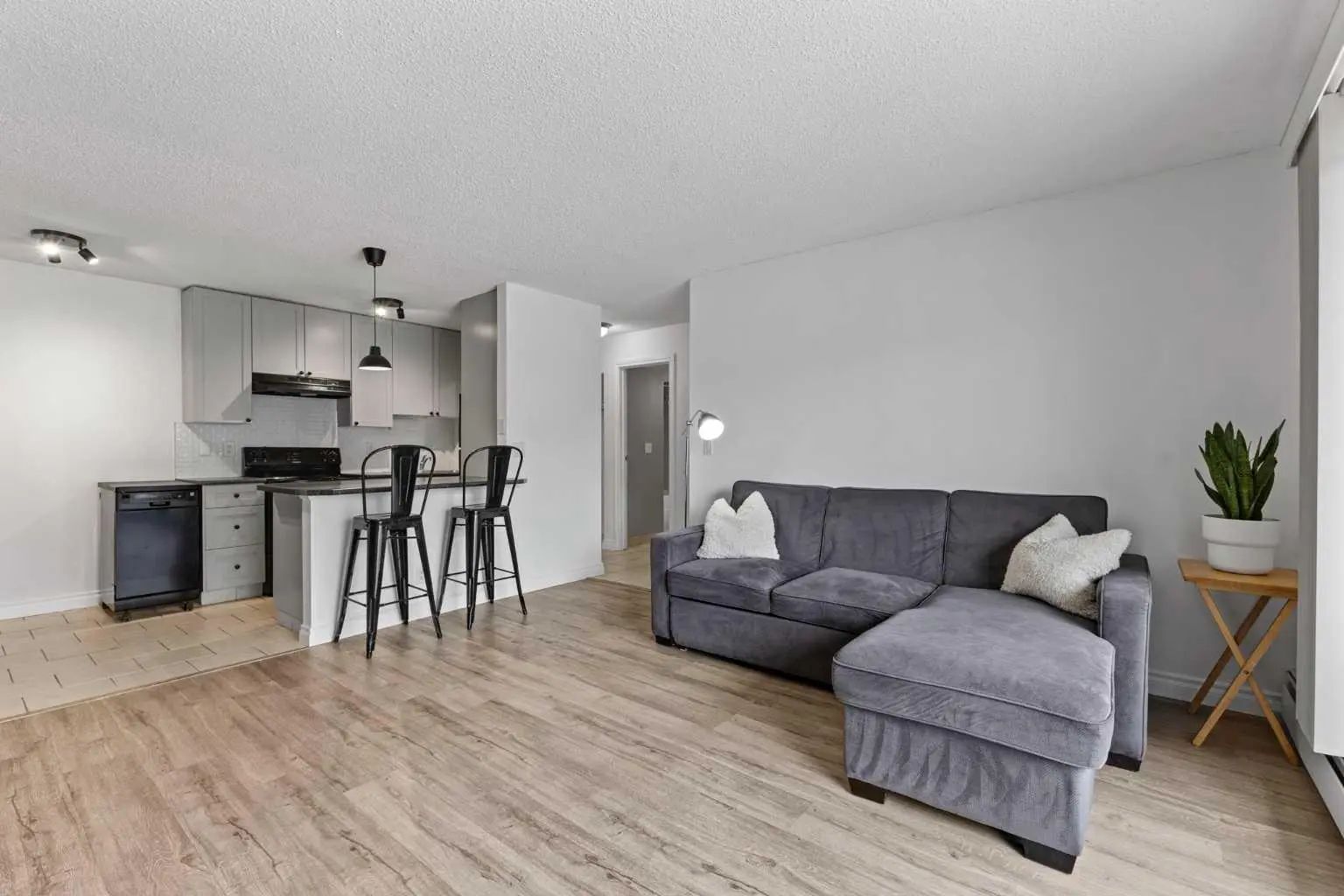 Xxx Xxxx Xx Avenue Sw Calgary Alberta T3C 0N4 Sunalta Details