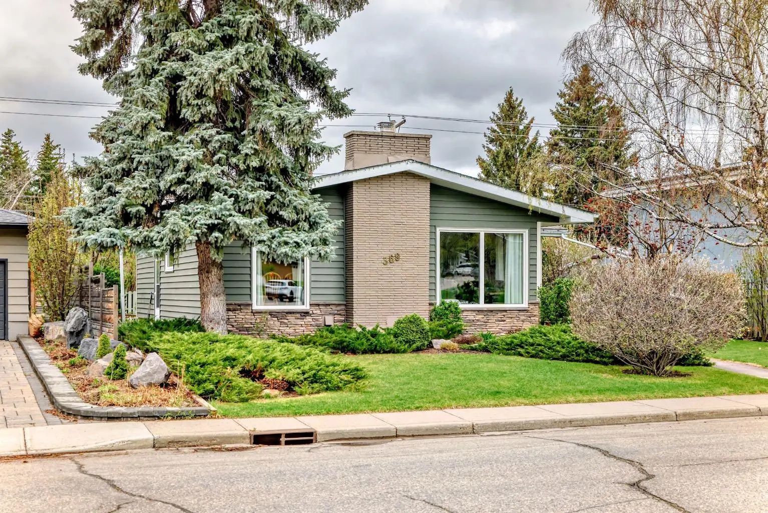Xxx Capri Avenue Nw Calgary Alberta T2L 0J5 Brentwood Details