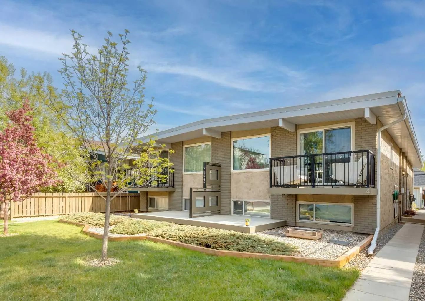 X, Xxxx X Avenue Nw Calgary Alberta T2N0N6 West Hillhurst Details