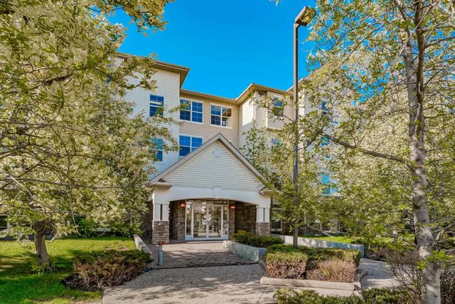 313, 2000 Applevillage Court Southeast, Calgary