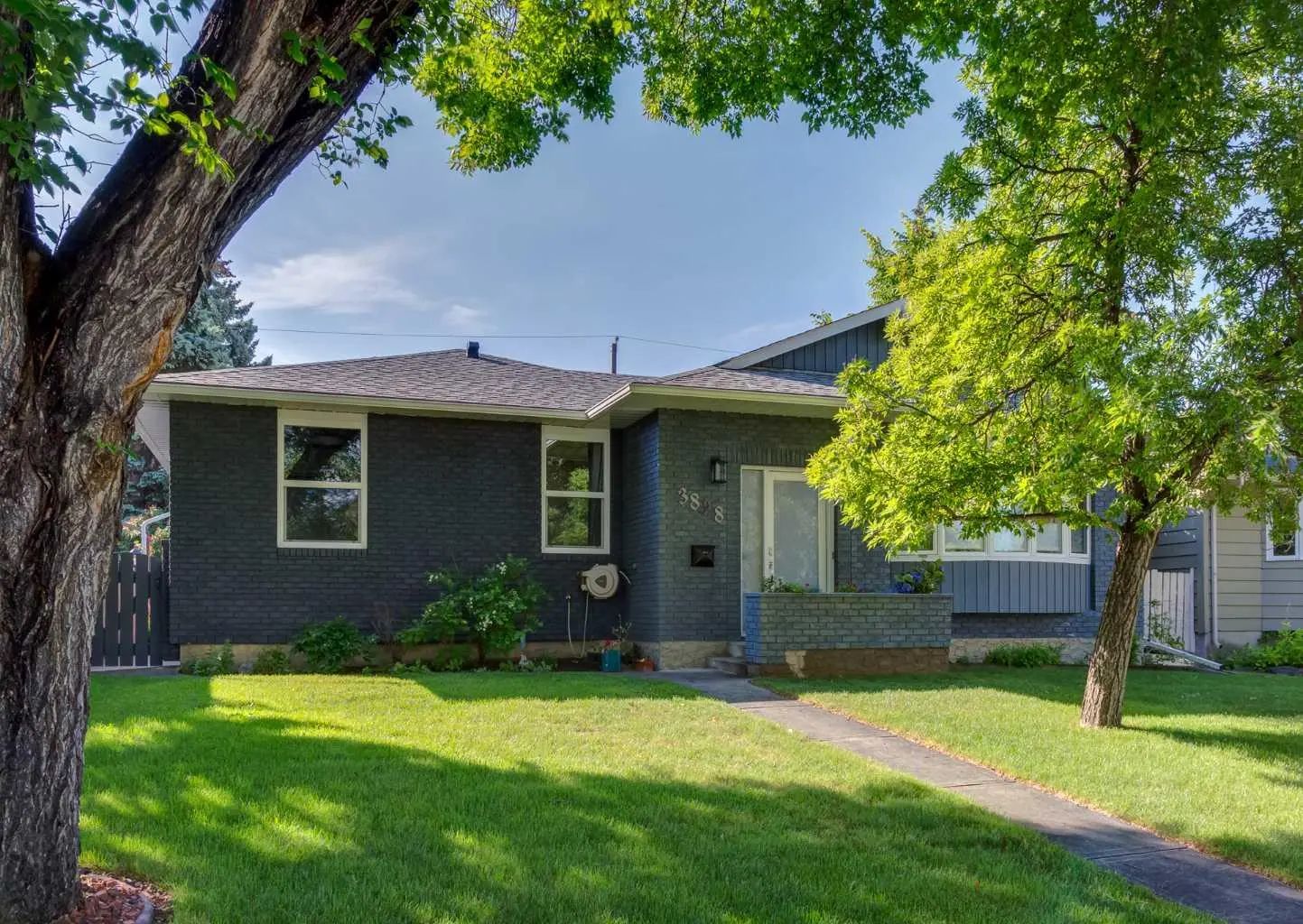 Xxxx Brantford Drive Nw Calgary Alberta T2L 1H9 Brentwood Details