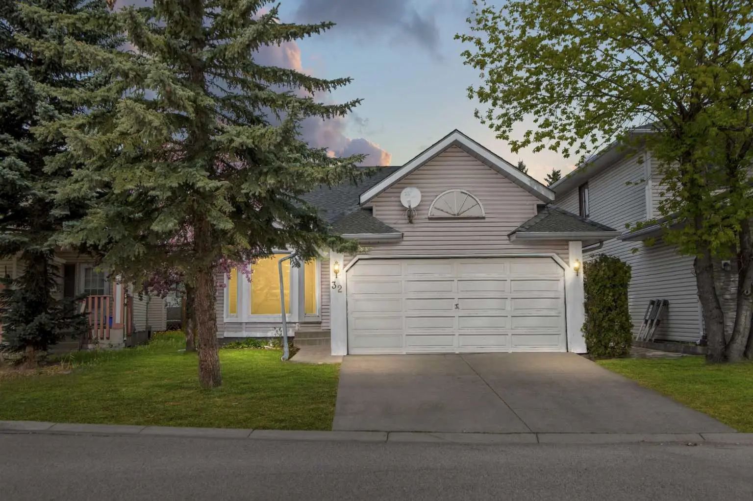 Xx Applewood Court Se Calgary Alberta T2A 7P7 Applewood Park Details