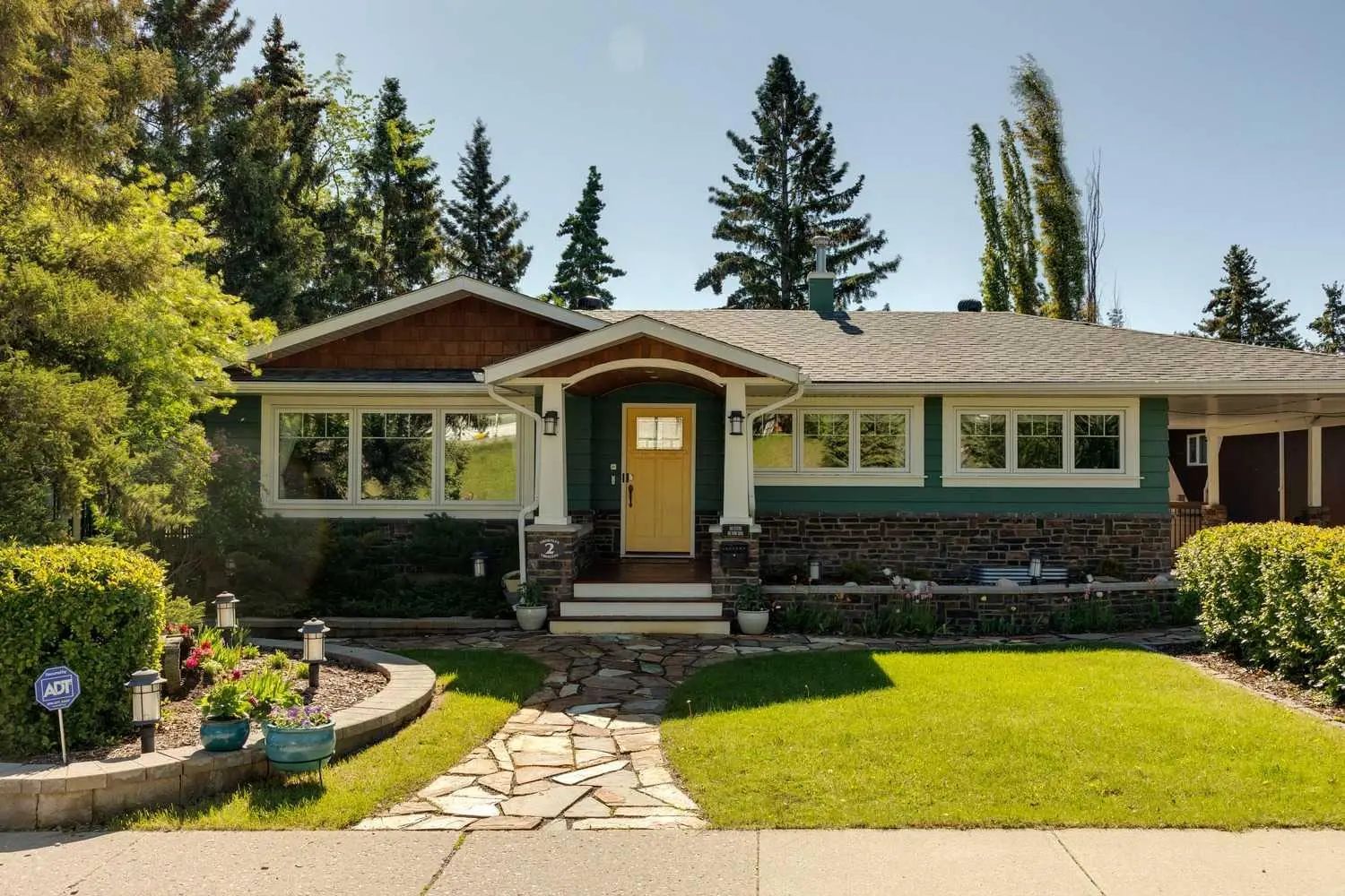 X Thornlee Crescent Nw Calgary Alberta T2K 2V9 Thorncliffe Details