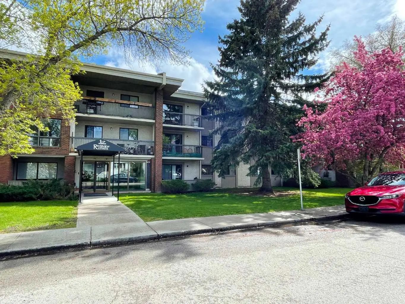 Xxx, Xxxx X Avenue Nw Calgary Alberta T2N 0C5 West Hillhurst Details