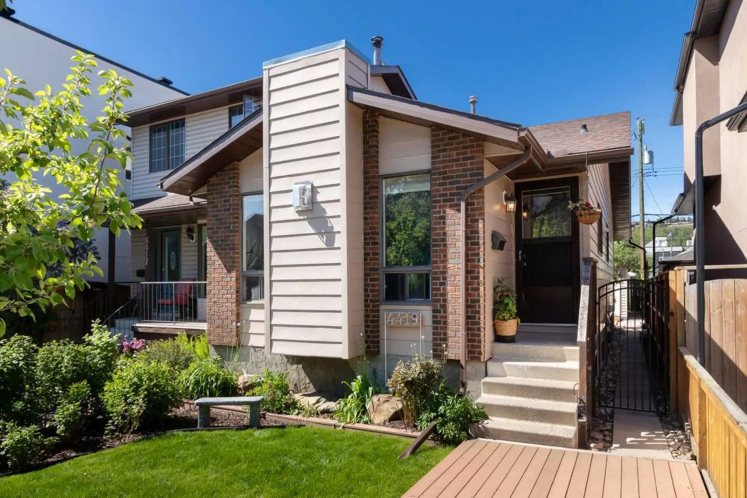 Xxxx Xx Avenue Nw Calgary Alberta T3B 0R8 Montgomery Details