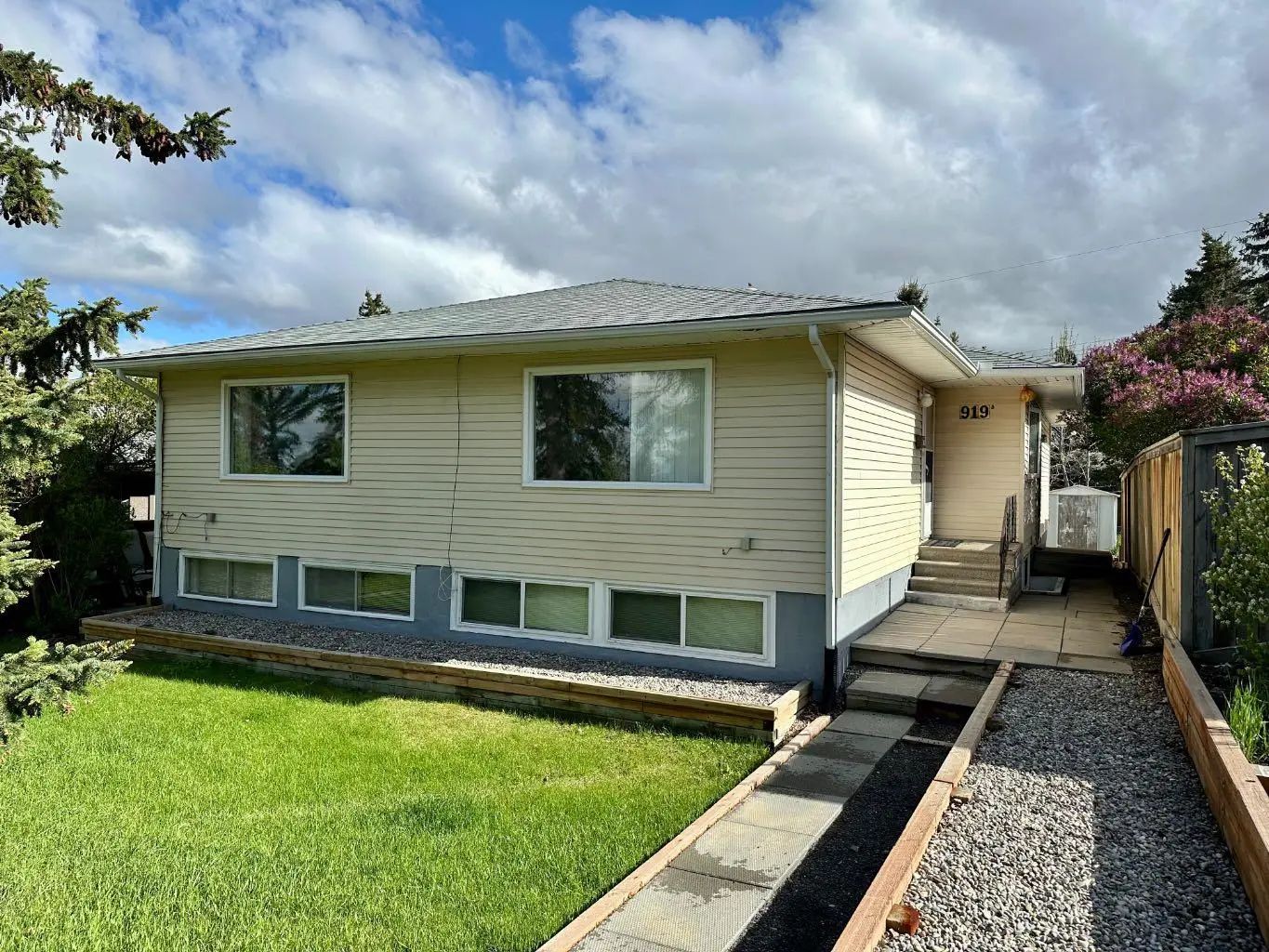 Xxx Xx Avenue Nw Calgary Alberta T2K 0B1 Cambrian Heights Details