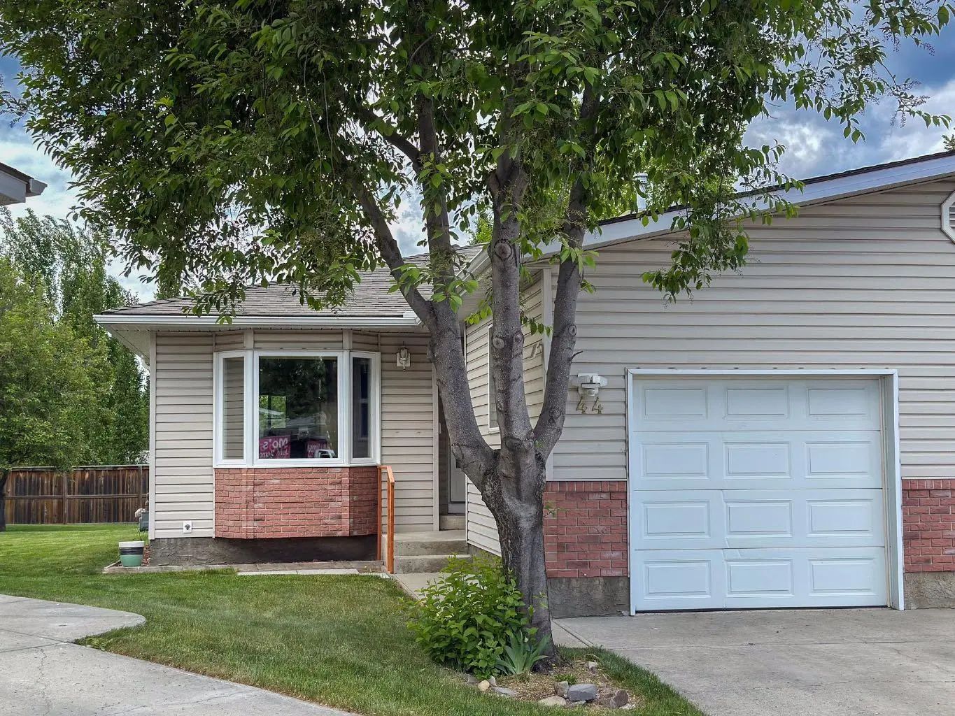 Xx Dovista Court Se Calgary Alberta T2B 3P4 Dover Details