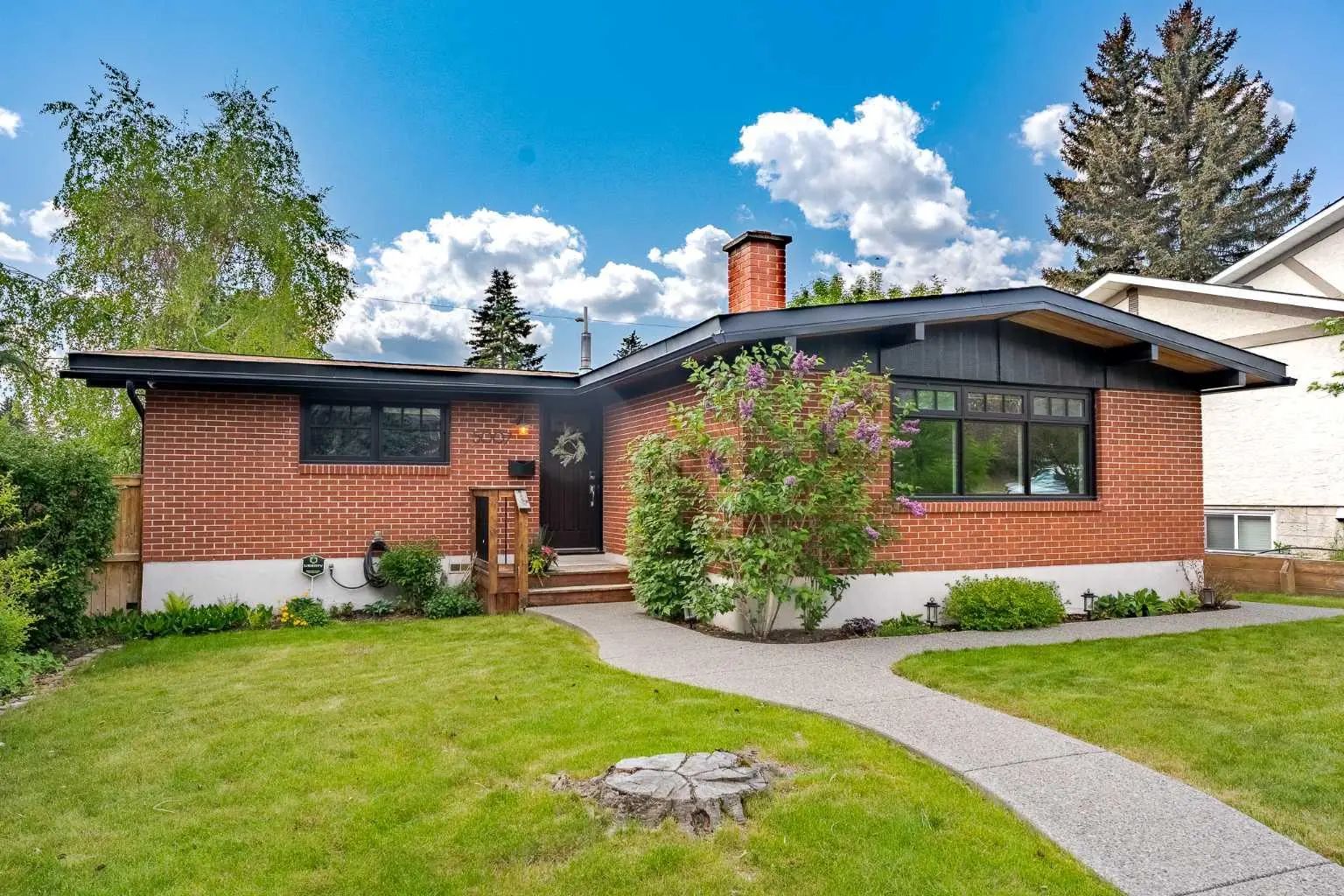Xxxx Brisebois Drive Nw Calgary Alberta T2L 2G3 Brentwood Details