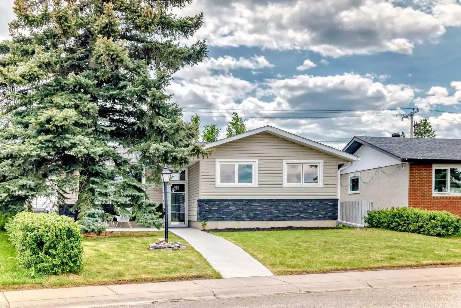 Xxxx Academy Drive Se Calgary Alberta T2J 1A7 Acadia Details