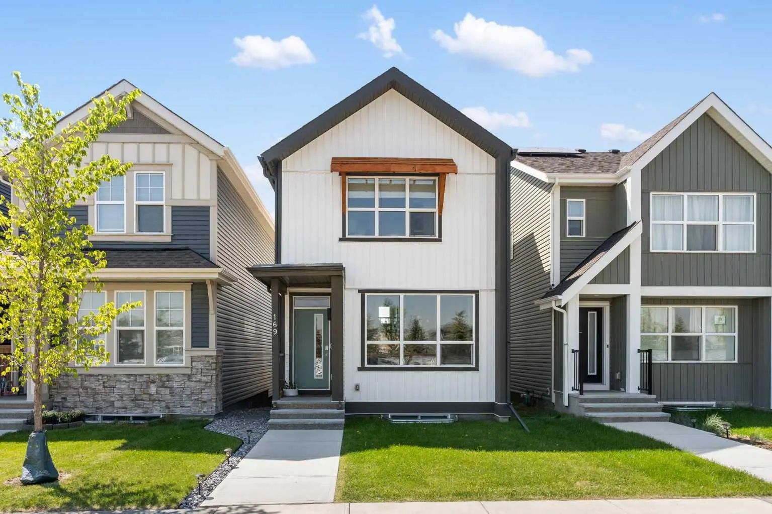 Xxx Lavender Manor Se Calgary Alberta T3S0G7 Rangeview Details