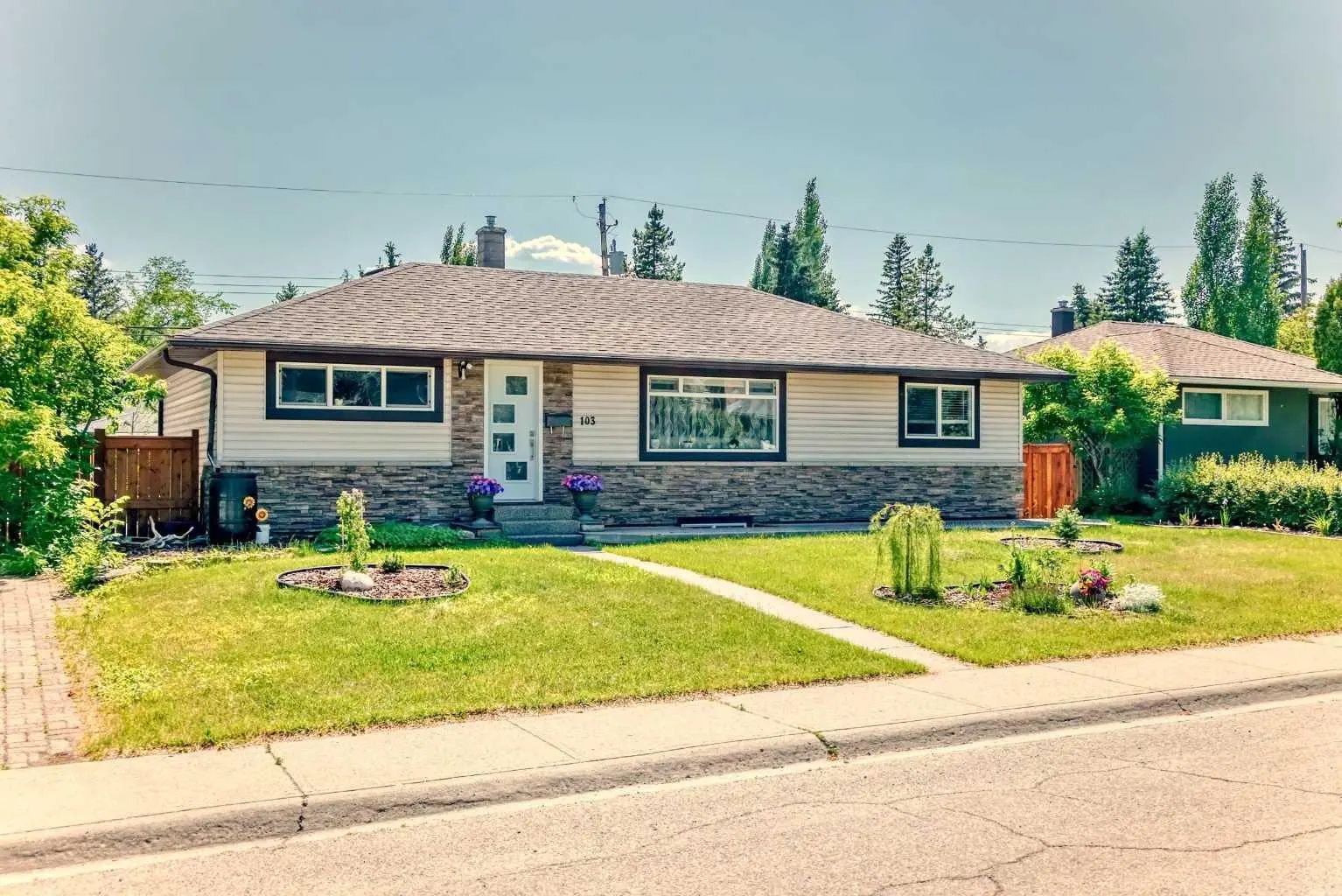Xxx Warwick Drive Sw Calgary Alberta T3C 2R5 Westgate Details