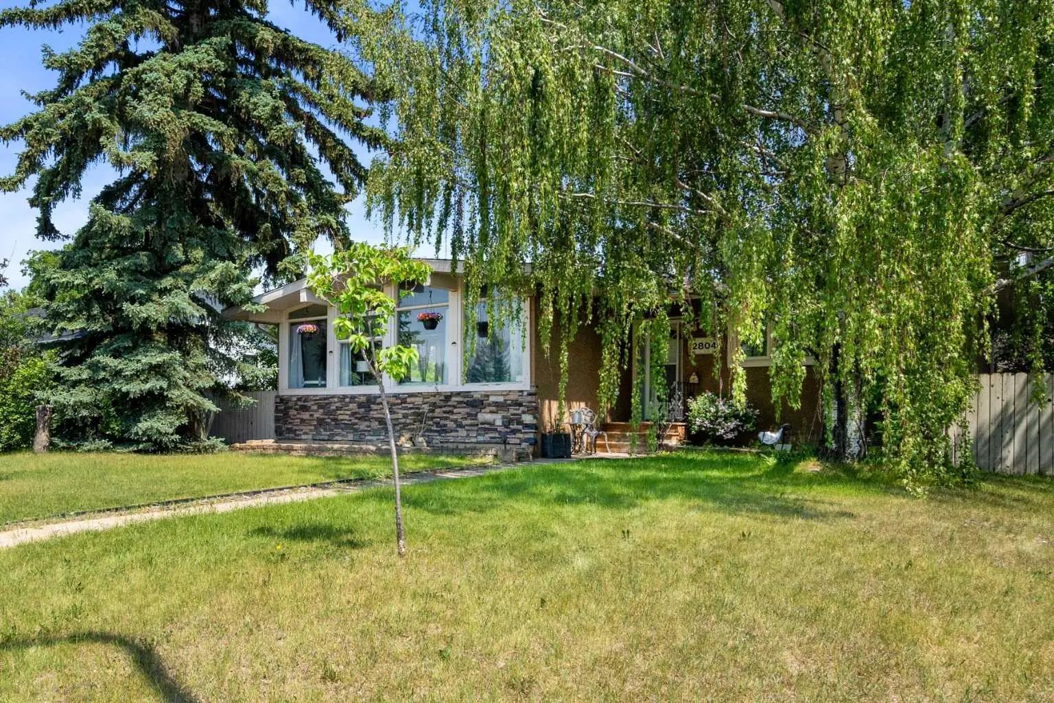 Xxxx Xx Street Sw Calgary Alberta T3E 3T4 Glenbrook Details