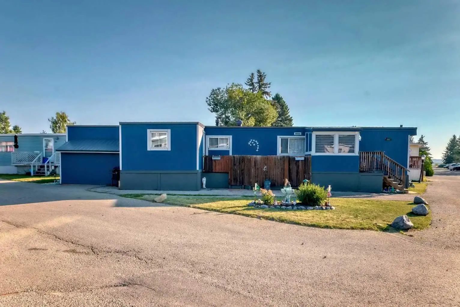 Xxx, Xxxx Xx Street  Calgary Alberta T2B 5P2 Greenwood/Greenbriar Details