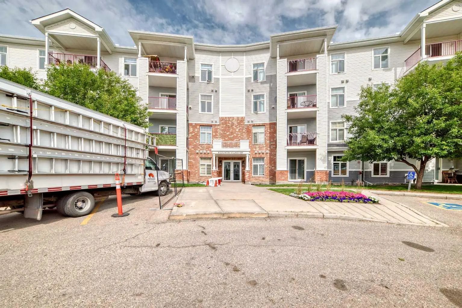 Xxx, X Country Village Bay Ne Calgary Alberta T3K 5J7 Country Hills Village Details