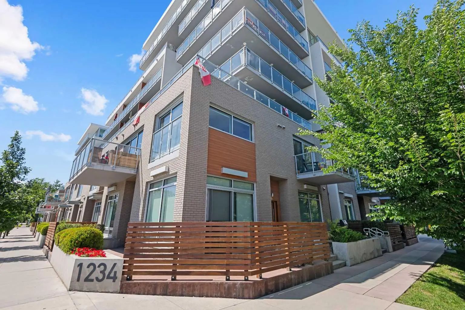 Xxxx, Xxxx X Avenue Nw Calgary Alberta T2N 0R9 Hillhurst Details